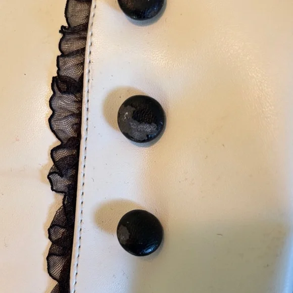 Chic Two-Tone Heeled Boots - Picture 2 of 7